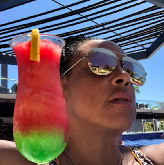 Meet your Posher, Elizabeth - Picture 1 of 1